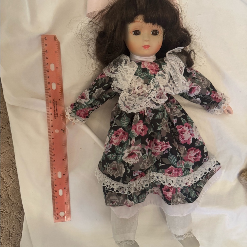 Assorted Porcelain Dolls - Picture 2 of 9